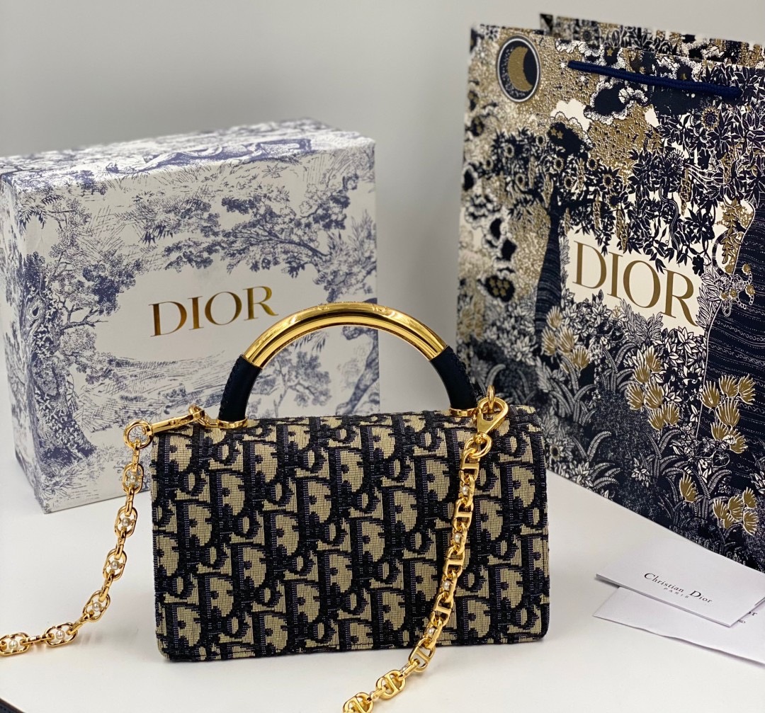 Mini Dior Ange Bag Macrocannage CD clasp with white resin pearl กระเป๋าถือพร้อมสายสะพาย ประดับตัวล็อคมุก สวยงามเหนือกาลเวลา เกรดออริ 1:1 ใช้งานต่างประเทศได้