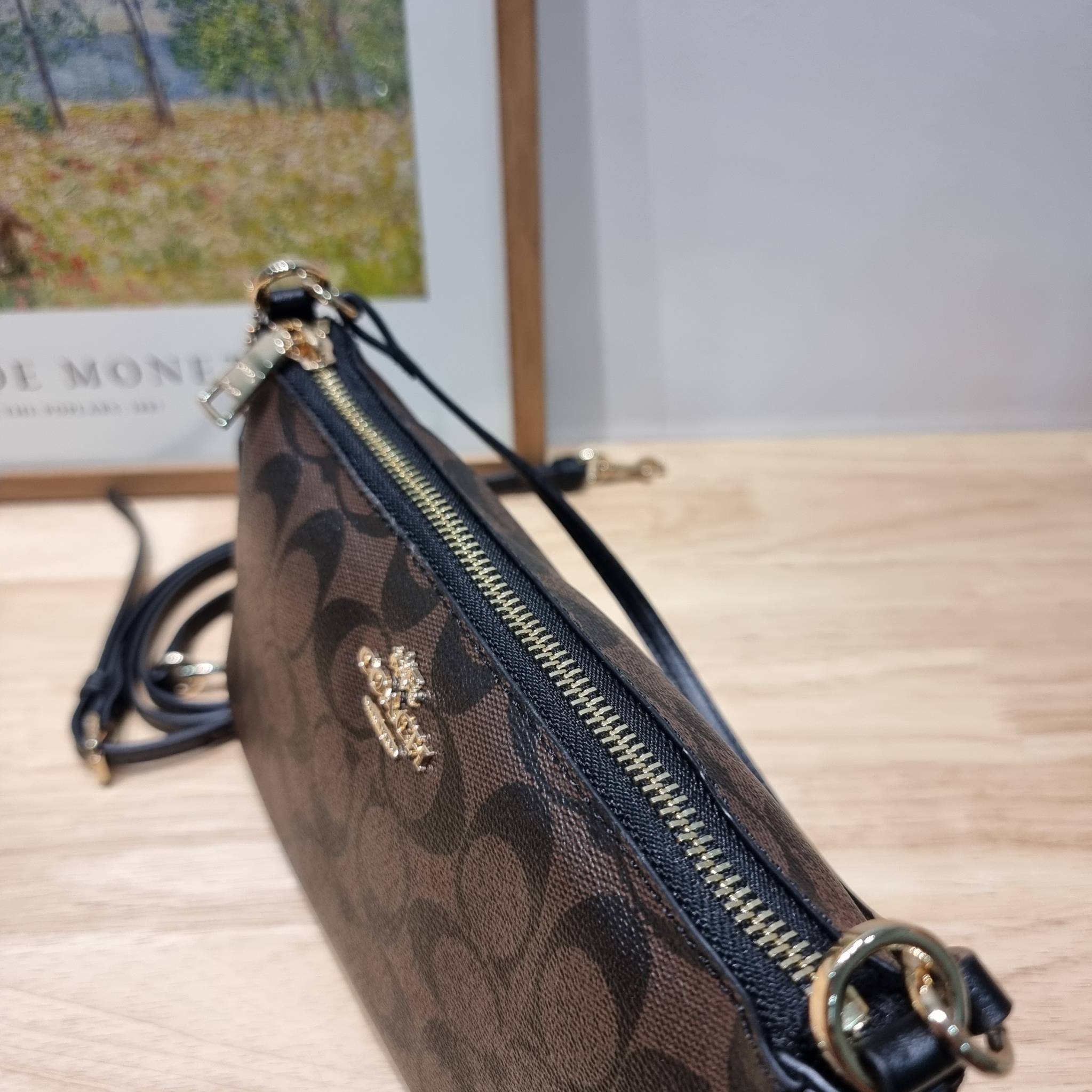 COACH TOP HANDLE POUCH F58321 พร้อมส่ง 9 สี กระเป๋าทรงพอช ยอดฮิต ยกขึ้นแท่น ด้วยดีไซน์ที่ออกมาให้ใช้งานได้ง่าย ขนาดกำลังเหมาะ