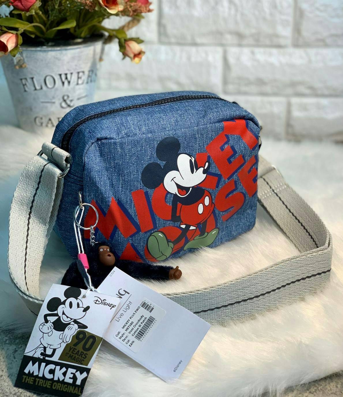 Kipling Mickey Plus Veni Crossbody Bag >>kipling factory oem HK ✔️1ในคอลเลคชั่น 90 ปี มิคกี้เม้าส์ ค่ะ ✔️พร้อมส่งที่ไทย ไม่ต้องรอพรี !! ✔️กระเป๋าสะพายครอสบอดี้ร์//สะพายข้าง ใบขนาดกำลังดี น่าใช้มากๆค่ะ ✔️แต่ละสี แต่ละลาย ว