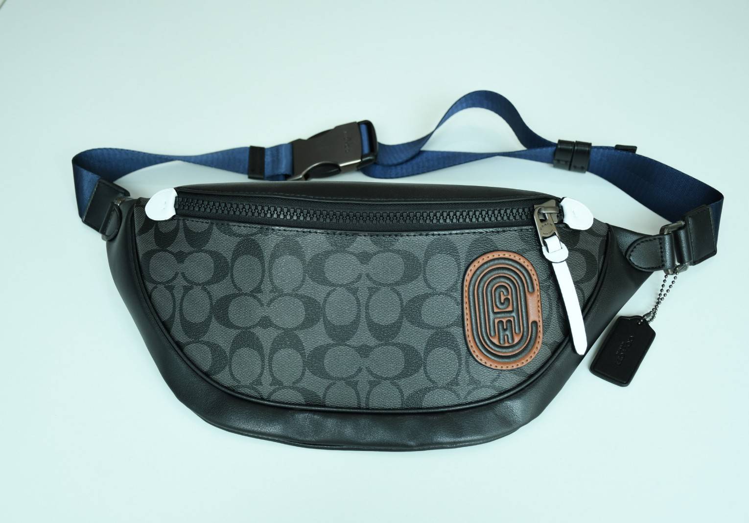 Coach F84711 Warren Mini Belt Bag In Signature Canvas กระเป๋าคาดอก คาดเอว ขนาดกำลังดี ใช้งานง่าย ใช้ได้ทั้งหญิงและชาย