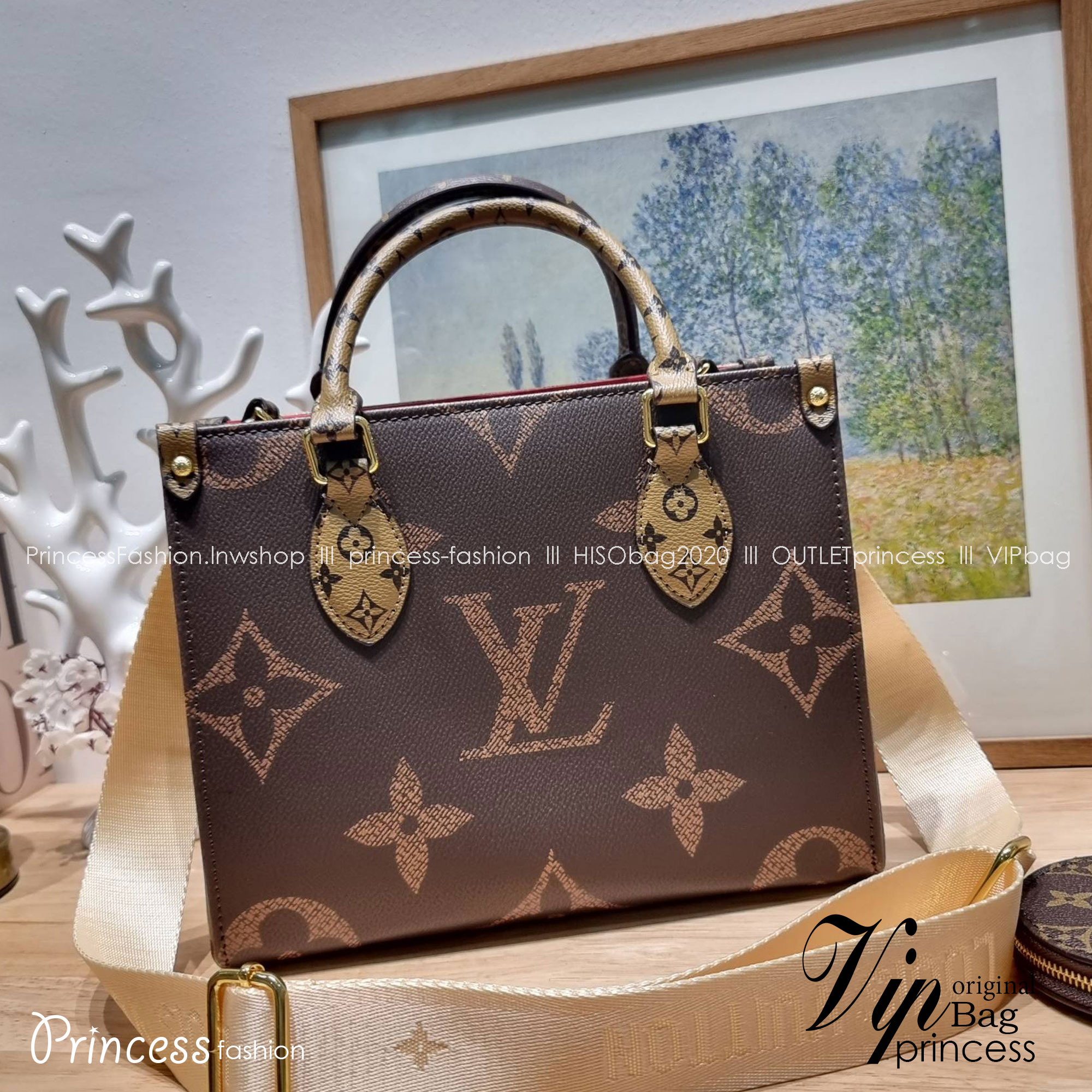 LV OnTheGo PM monogram tote bag / LV Tote Bag กระเป๋าทรงโท้ทที่ใครเห็นต้องเป็นคลั่งรัก ยอดฮิต คลาสสิค ผู้ดี หรูหราได้ทุกลุค ทุกสไตล์ มาพร้อมหูจับในตัว คล้องแขนก็ดูแพง หรือจะเกี่ยวสายครอสสะพายก็อัพลุคได้เลย