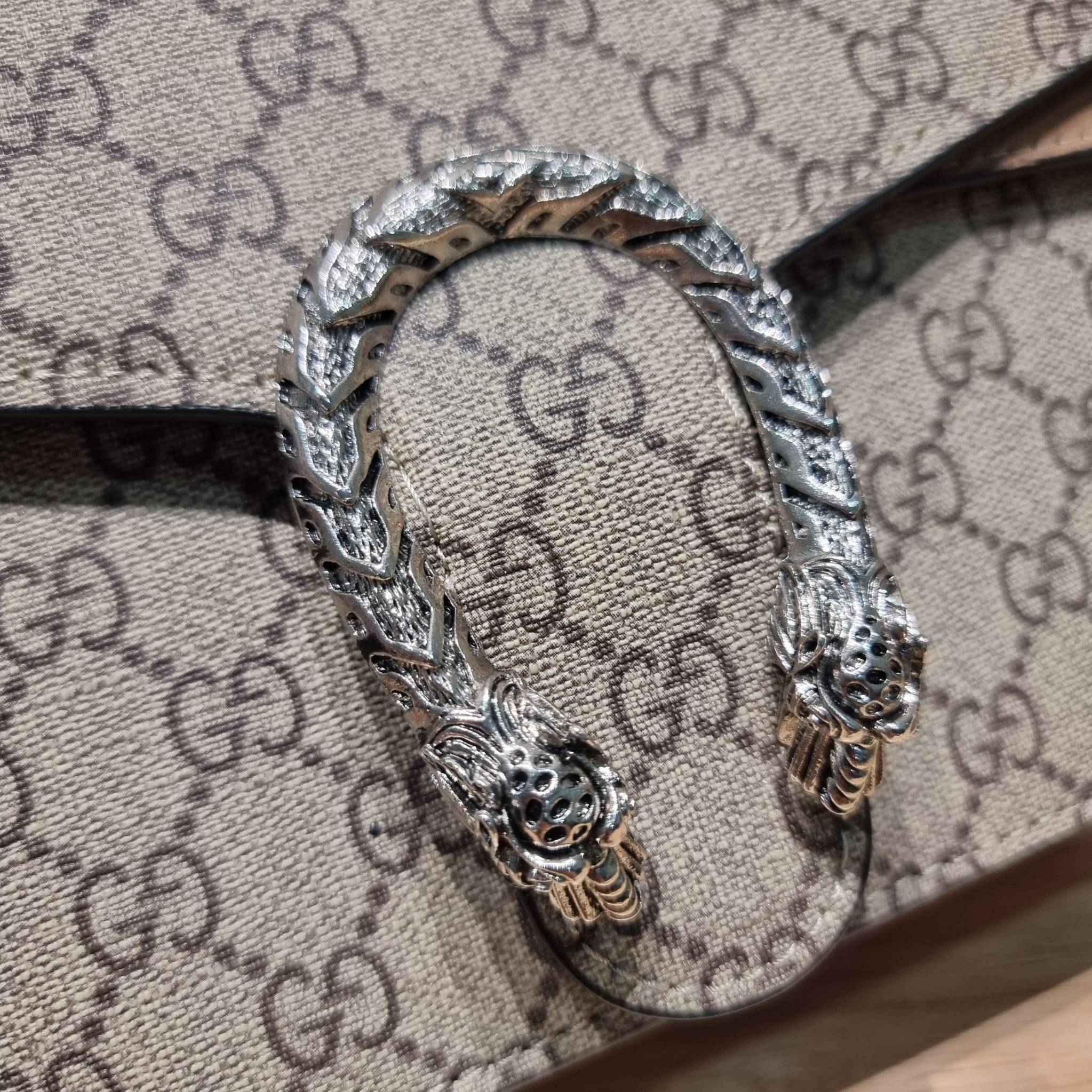 GUCCI GG DIONYSUS SHOULDER BAG / DIONYSUS GG SMALL SHOULDER BAG / GUCCI BAG พร้อมส่งที่ไทย กระเป๋าสะพายรุ่นที่สาวๆต้องไม่พลาด!! ดึงดูดและสะกดสายตาด้วยอะไหล่ดีเทลหรู