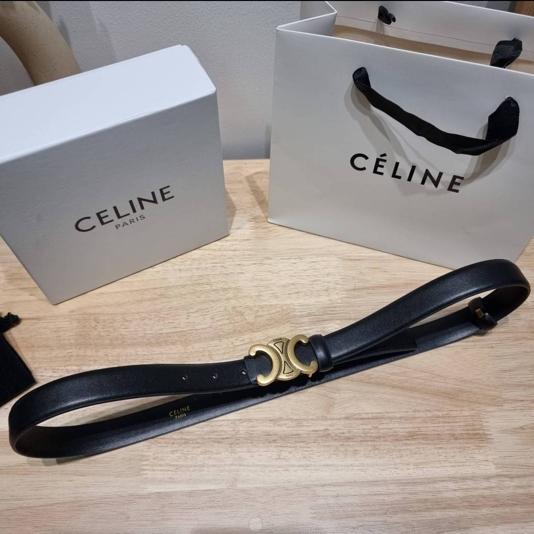 Celine belt with gift box set เข็มขัดซีลีนสุดคลาสสิค วินเทจ เรียบง่าย ผู้ดี เป็นซิกเนเจอร์ ด้วยดีไซน์อะไหล่สีทองวินเทจ ทำให้ใช้งานเป็น everyday use ได้เลย วัสดุหนังอย่างดี