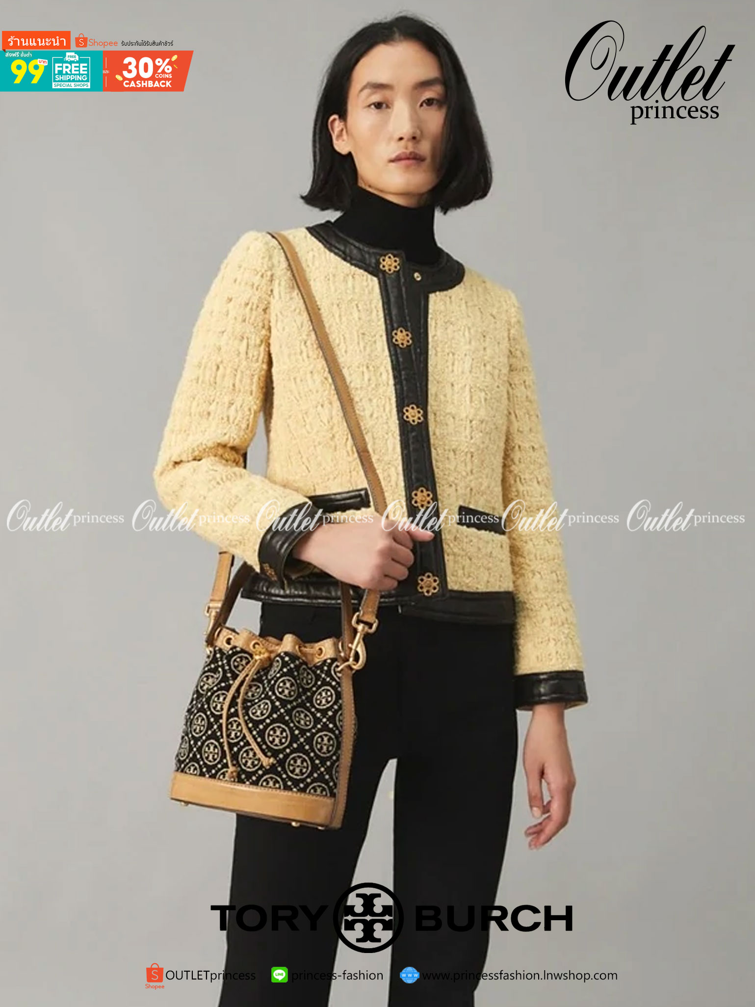 OUTTLET 】Tory burch T Monogram Chenille Bucket Bag เปิดตัวอีกหนึ่งรุ่นกับกระเป๋าลาย T MONOGRAM รุ่นใหม่ล่าสุดจาก TORY BURCH พลาดไม่ได้กับโลโก้สุดคลาสสิก ลวดลาย T Monogram คือวัสดุ chenille หรือที่เรียกว่า ด้านไหมกำมะหยี่ มารังสรรค์ลงบนกระเป๋าBucketใบนี้ เ