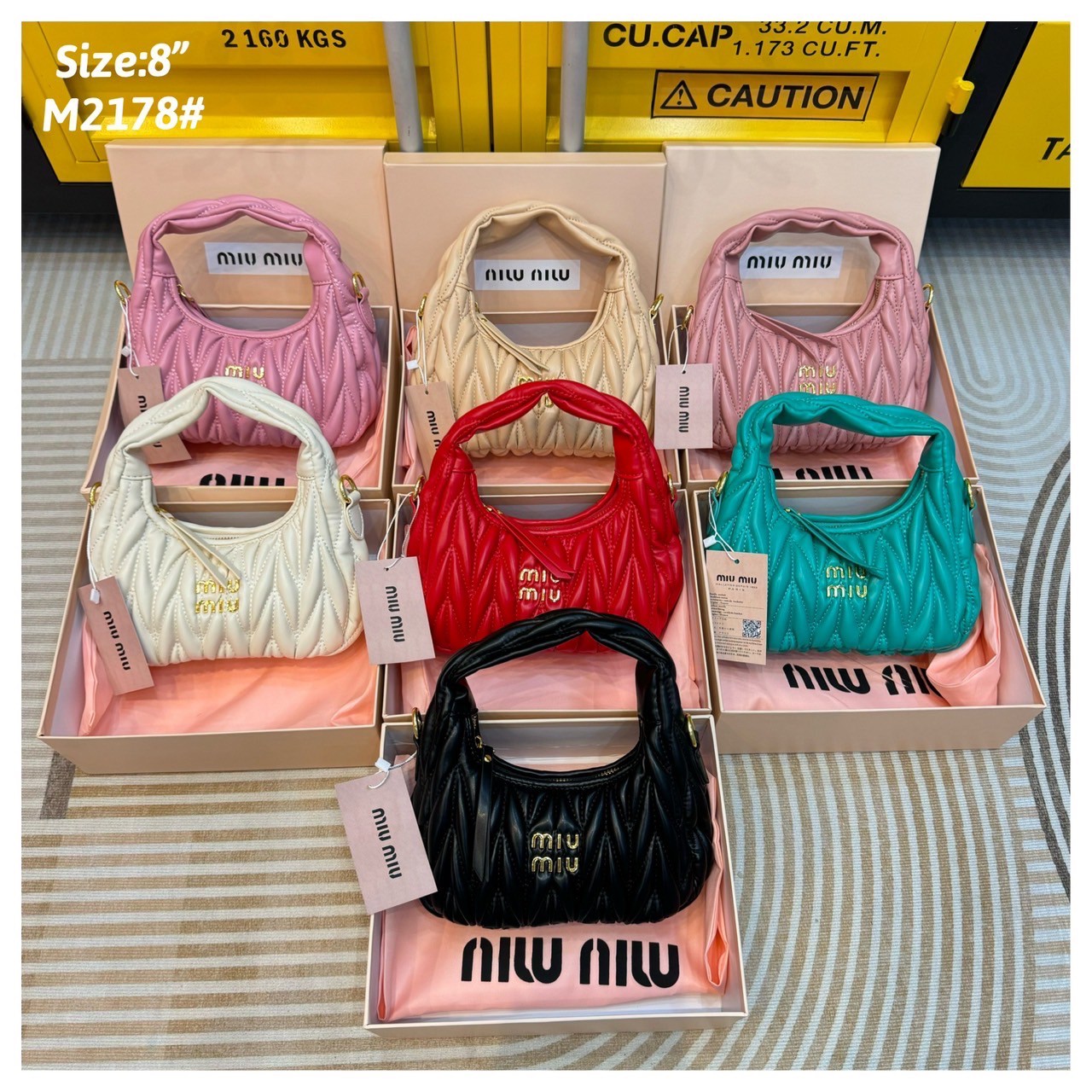 MIU MIU WANDER MATELASSÉ MINI HOBO BAG กระเป๋าถือ/กระเป๋าสะพายข้าง แบรนด์ดังจากอิตาลี ด้วยเอกลักษณ์ความโดดเด่น