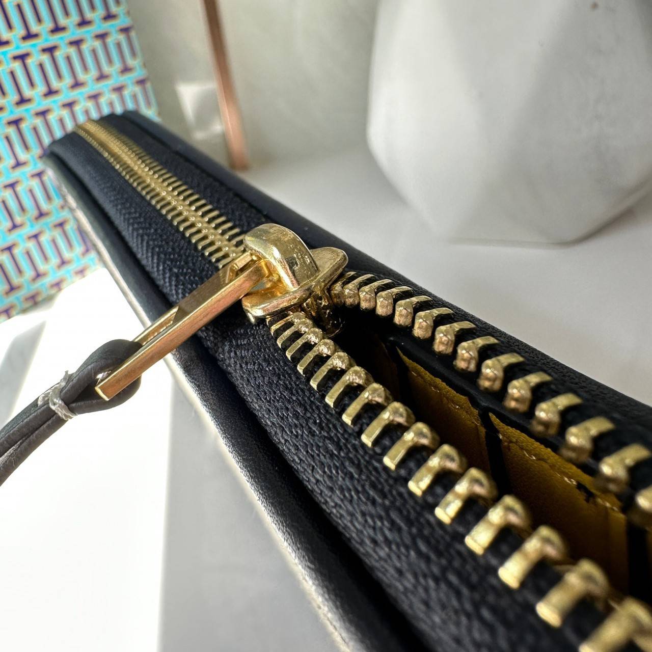 TORY BURCH T MONOGRAM JACQUARD ZIP CONTINENTAL WALLET 79383 กระเป๋าสตางค์ผ้าแคนวาสลายโมโนแกรมตัว T