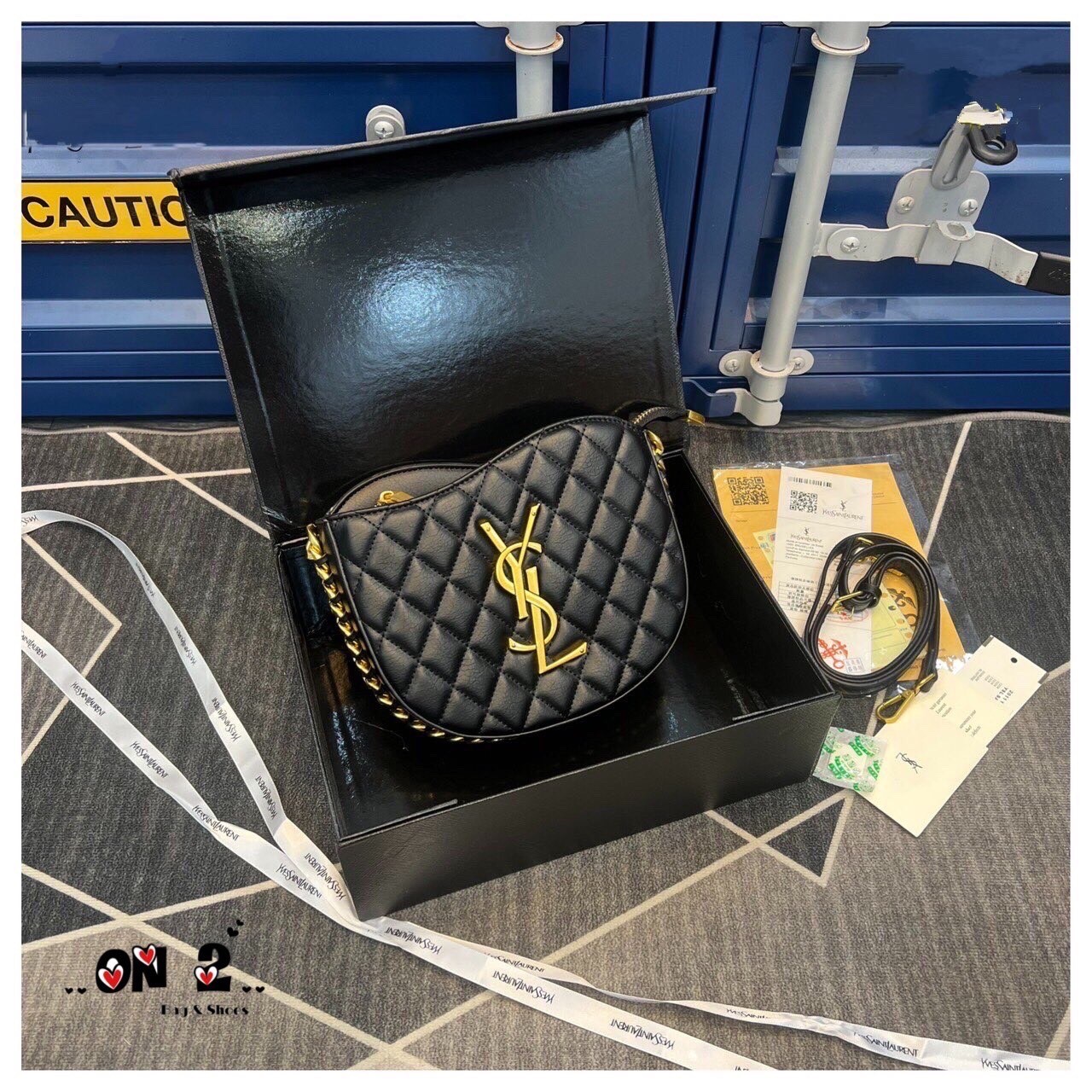 YSL Half Moon Hobo Curve Bag รุ่นพิเศษ ปากกระเป๋าดีไซส์โค้งสวย ขนาดกำลังดี ใช้ได้ตลอด งานหนังสวย มาพร้อมสายยาว คอลนี้ไม่มีไม่ได้น้าา สวยเกินราคาเเน่นอนค่า