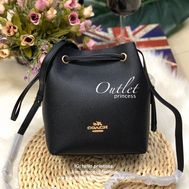 COACH LENA CROSSBODY BAG กระเป๋าสะพายทรง bucket หนังแกะแท้ หนังนิ่ม เบา ขนาดกำลังน่ารัก เปิดปิดแบย drawstring, แม่เหล็ก ภายในโล่ง ใส่ wallet กลาง มือถือทุกรุ่น และของใช้ส่วนตัว สายสะพานปรับได้ค่ะ