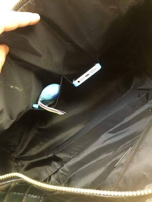 Chanel Quilted Travel Bag Super rare item! กระเป๋าเดินทางใบใหญ่ VIP. gift with Purchanel ของแท้รุ่น Limited Edition จาก counter Chanel วัสดุหนังเรียบลายตาราง เนื้อหนา กันน้ำ ดูแลรักษาง่าย ด้านหน้ามี logo brand ตัวกระเป๋าเปิดปิดด้วยซิป หัวซิปแบรนด์ อะไหล่ท