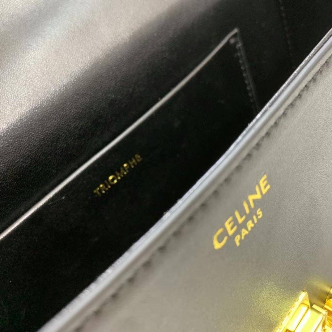 ORIGINAL🥂 Celine Triomphe shoulder handbag Bag / Celine box triomphe in Natural Calfskin Tan กระเป๋าสะพายเรียบหรูและดูทันสมัยใบนี้ออกมา ให้คุณเลือกสะพายในชีวิตประจำวันเข้ากับการแต่งตัวสบาย ๆ