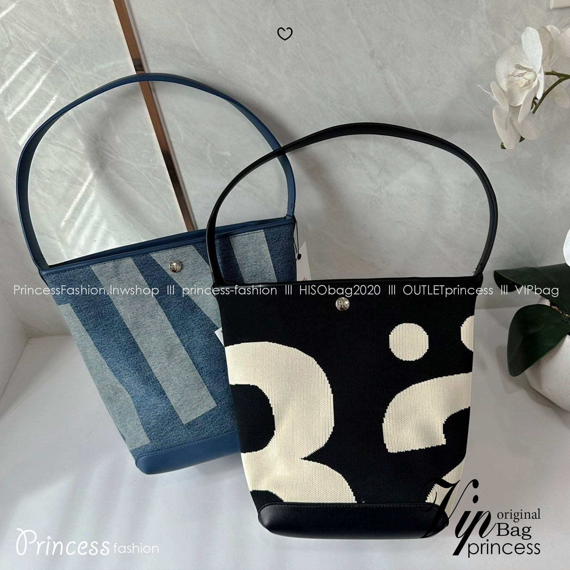 Rally movement the bag Knit Black เป็นไอเท็มที่ฮอตสุดๆแห่งปีจริงๆ กับกระเป๋าทรงบัคเก็ต น้ำหนักเบาๆ ฮอทติดลมบน จุของได้แบบหนำใจ ทอลายโลโก้ด้วยเทคนิค Sturdy Stretch Knit