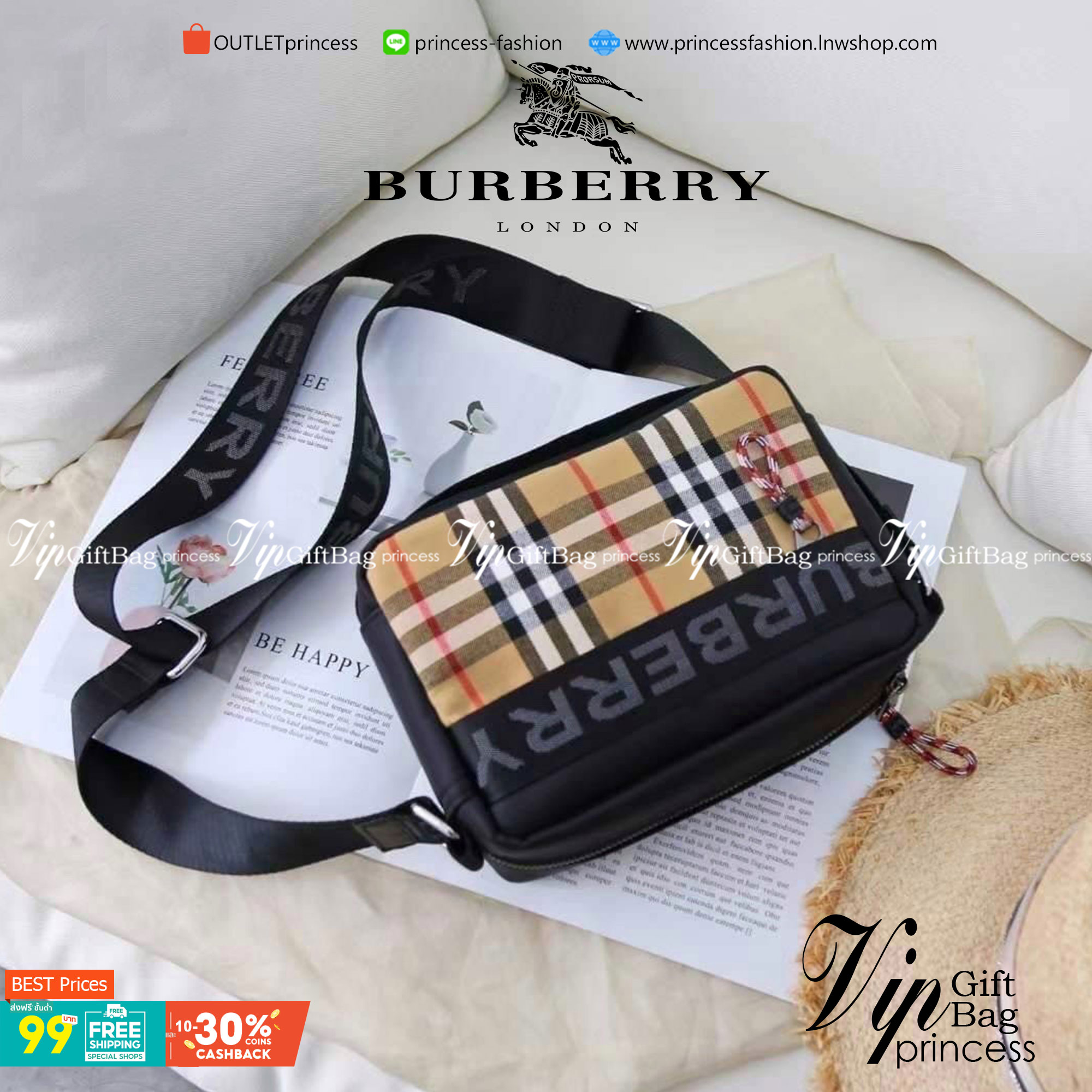 VIP 】BURBERRY FRAGRANCES CROSSBODY BAG VIP GIFT WITH PURCHASE (GWP) พรีเมี่ยมกิ๊ฟ Limited Edition จากน้ำหอม BURBERRY วัสดุ Nylon Canvas ทรงเหลี่ยมน้ำหนักเบามีโลโก้แบรนด์คาดด้านหน้าพร้อมช่องซิปใส่ของ เปิดปิดด้วยซิปหัวซิปแบรนด์สไตล์สปอร์ต ภายในมีช่องใส่บัตร