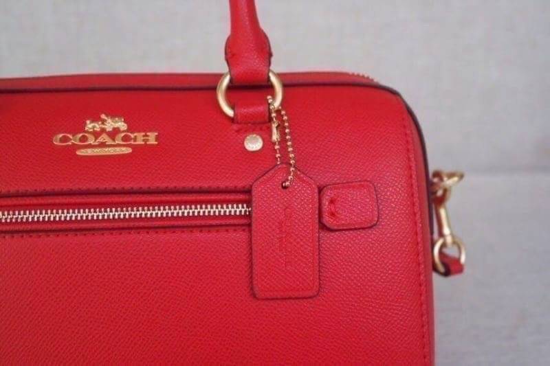 COACH ROWAN SATCHEL (COACH F83607) 🔹กระเป๋าทรงหมอนรุ่นใหม่ ขนาดยาวกว่าเดิมนิดนึง มีช่องซิปใส่ของด้านหน้า มาพร้อมสายยาวค่ะ