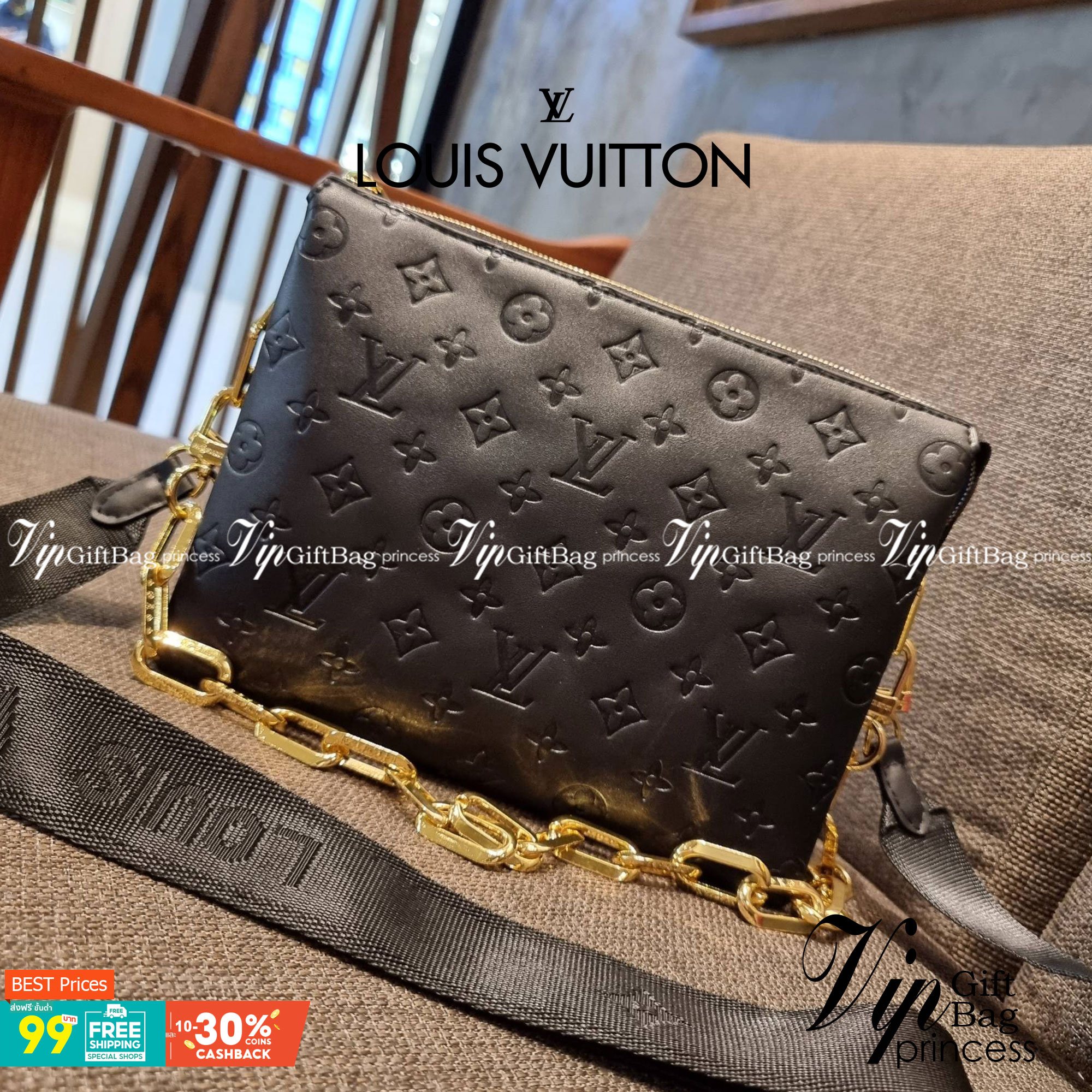 LV HANDLE POUCH MONOGRAM กระเป๋าสะพายกึ่งคลัชท์ สุดล้ำ ใหม่ล่าสุดมาแรงมาก ด้วยความสวยปังตั้งแต่แรกเห็น วัสดุหนังแกะปั๊มลายสวยคม มาพร้อมสาย 2 เส้น เลิศๆ มีสายโซ่ที่มีดีเทลละเอียดไม่ซ้ำ และสายสปอร์ตครอสบอดี้ ที่จะคล้องไว้ทั้งสองเส้นก็ดีงาม หรือสลับใช้ตามลุค