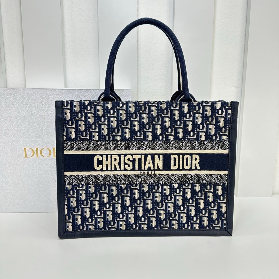 พร้อมส่ง 3 ไซส์ DIOR Medium Dior Book Tote Blue Dior Oblique Embroidery กระเป๋าทรงโท้ท เกรดออริ สลับแท้ 1:1 ใช้ต่างประเทศได้