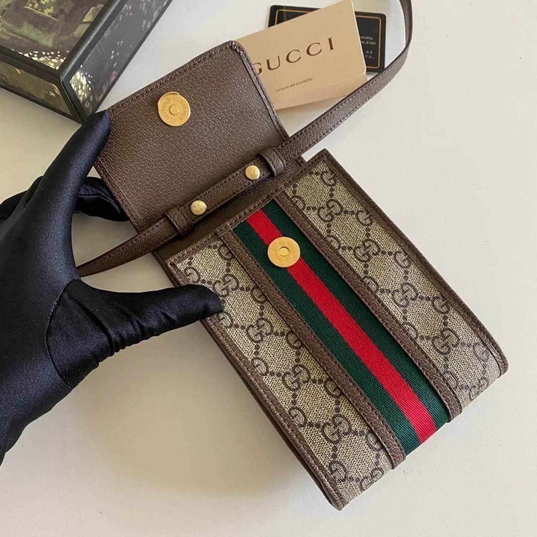VIP GIFT 】หนังแท้ GUCCI Ophidia mini bag กระเป๋าใส่โทรศัพท์ โดดเด่นทั้งดีไซน์และคุณสมบัติในการใช้งาน ด้วยลวดลายที่มีซิกเนเจอร์เป็นเอกลักษณ์ ตอบโจทย์ความคลาสสิคเข้ากับรูปทรงที่ทันสมัย ทั้งดาราเซเลบต่างนิยมใช้กัน เรียกได้ว่าใคร ๆ ก็ต้องมีติดตัวไว้สักใบหนึ่ง
