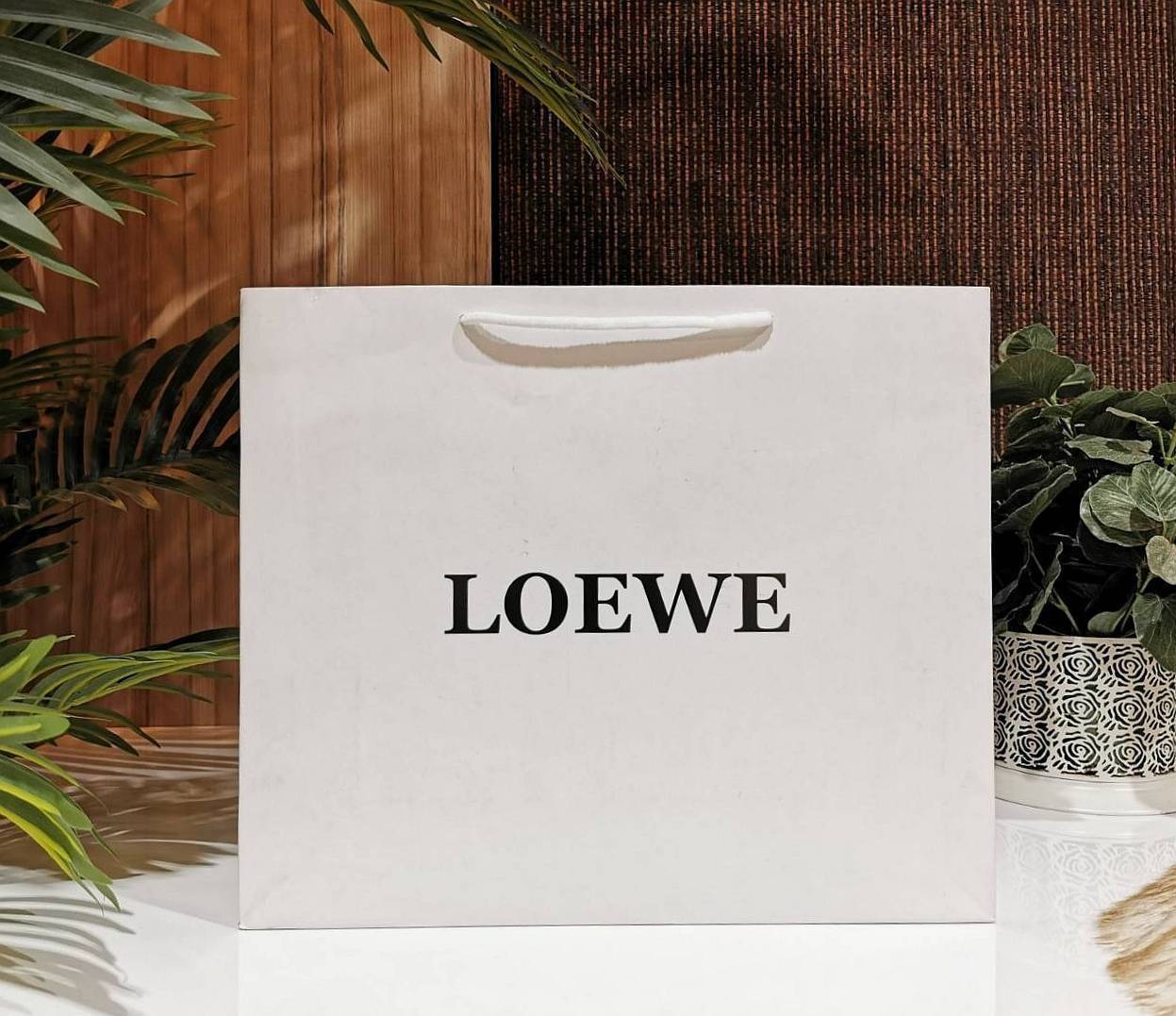 พร้อมส่งความสวยห้ามพลาดค่ะ! 🎉NEW ARRIVAL! LOEWE TOTE BAG VIP GIFT WITH PURCHASE (GWP) Limited Edition จาก "LOEWE PERFUME DUTYFREE" คอลเลคชั่น Loewe Anagram วัสดุ Canvas & Leather ใบใหญ่ น้ำหนักเบา ภายในโล่งกว้างและจุ ใส่เอกสารA4 เสื้อผ้า