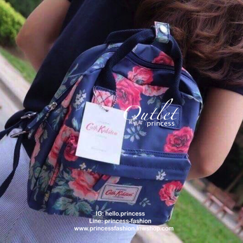 Cath Kidston Multi Strap Backpack กระเป๋าสะพายเป้รุ่นมินิ แบรนด์ดังสไตล์วินเทจสุดฮิต วัสดุ Canvas เคลือบกันน้ำสามารถเช็ดทำความสะอาดง่าย เปิดปิดกระเป๋าด้วยซิปสะดวกใช้ ด้านหน้าประดับโลโก้แบรนด์สวยโดดเด่น พร้อมช่องซิปด้านหน้ากระเป๋าอีกหนึ่งช่องใช้งาน ด้านในโ