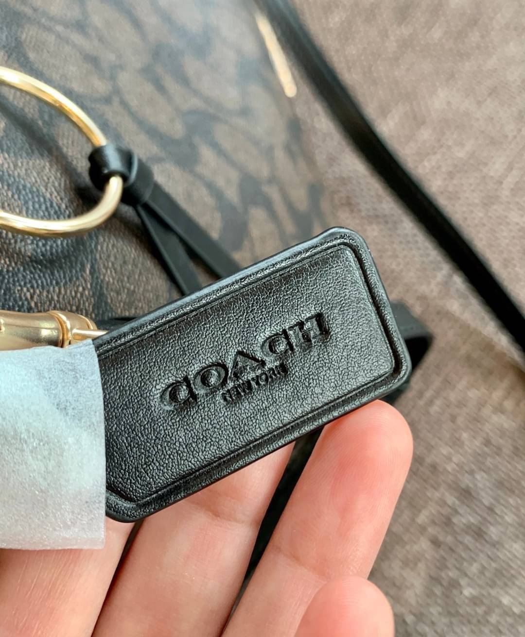 OUTLET 】ปรับราคาลง ได้ไปไม่ผิดหวังแน่นอนจ้าา💥 Coach Pebble Leather Small Skylar Hobo Shoulder Bag((90738)) พร้อมส่งที่ไทย ล่าสุด! กระเป๋าหิ้ว//สะพายข้างได้ ทรงน่ารัก ละมุน หนังแท้ หนังนิ่มมือดีมาก หลงรักแน่นอนค่าา! เปิดปิดกระเป๋าแบบซิปมีพู่ห้อย ใช