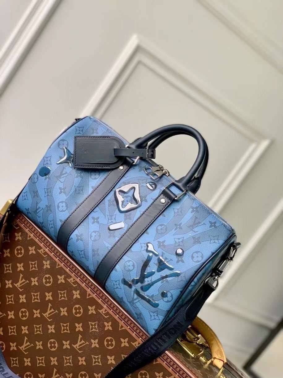 LV Keepall Bandoulière 35 Abyss Blue Monogram Aquagarden / LV Travel Bag เกรดท็อปออริจินอล มีความละเอียดของเนื้องานมากที่สุด ปราณีตตรงปกทุกใบ ใช้สลับของแท้ได้ ใช้งานต่างประเทศได้ เข้าออกผ่านทุก ตม. สุดยอดเดอะเบสท์ไอเท็ม สวยหรู ผู้ดี หรูหรา ดูแพงมาแต่ไกล