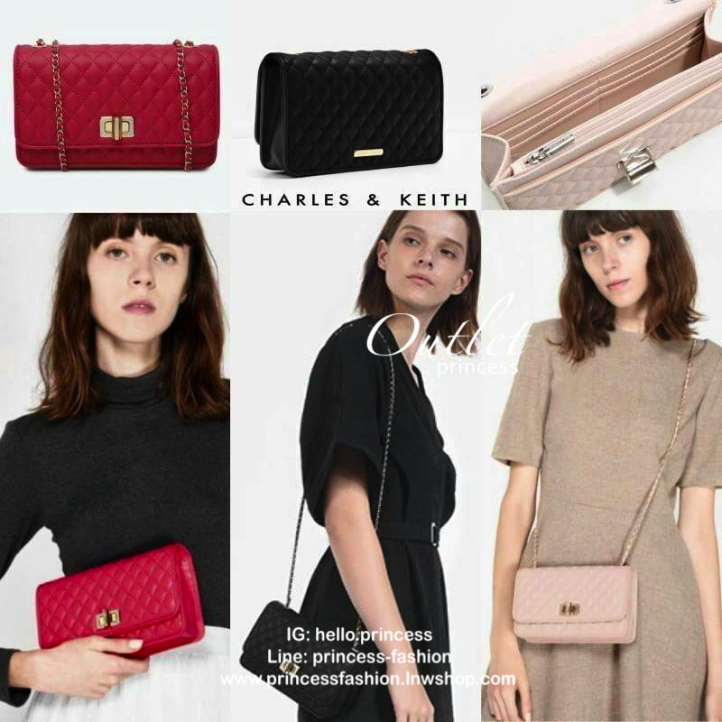 Charles&kieth quilted chain strap bag กระเป๋าขนาดมินิคลัช หนังPU เย็บตารางนูนทั้งใบ ด้านหน้าเปิด/ปิด แบบตัวบิดหมุน ด้านหลังมีโลโก้แบรนด์นูน ภายใน มีช่องใหญ่ ประกอบด้วย ช่องซิป ช่องการ์ด และมีช่องย่อย ใส่ของได้จุคุ้มสุด ๆ พกพาสะพายได้ทุกวัน น้ำหนักเบา จะสะ