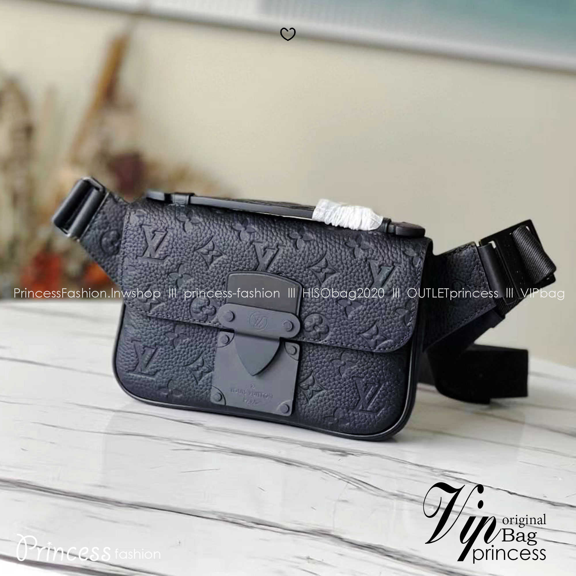 LV S Lock Slingbag Monogram-embossed Taurillon leather / LV Belt Bag กระเป๋าสะพาย/คาดอก หนังแท้ ดีไซส์ร่วมสมัย หนัง Taurillon สีดำพิมพ์ลายโมโนแกรม สุดคลาสสิก สง่างามตลอดกาล มีไว้ไม่มีเอาท์ ท่านชายควรมีมากค่ะ เกรดท็อป ออริ เทียบแท้ 1:1 เกรดดีสุด