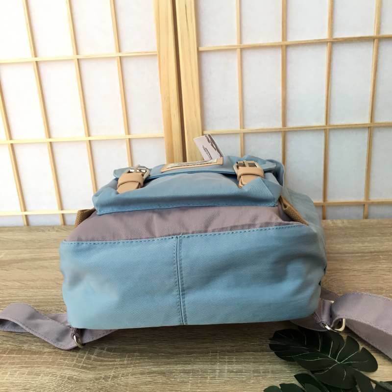 ของแท้ Doughnut mini bagpack กระเป๋าเป้ทีฮิตกันมากในหมู่วัยรุ่นฮองกง ด้วยสีสันที่โดดเด่น โทนสีพาสเทล ดีไซน์น่ารัก ทันสมัย กันน้ำได้ ช่องใส่ของหลายช่องแยกเป็นสัดส่วน จะสะพายไปเรียนหรือเที่ยวได้ในใบเดียวเลยคร้าา