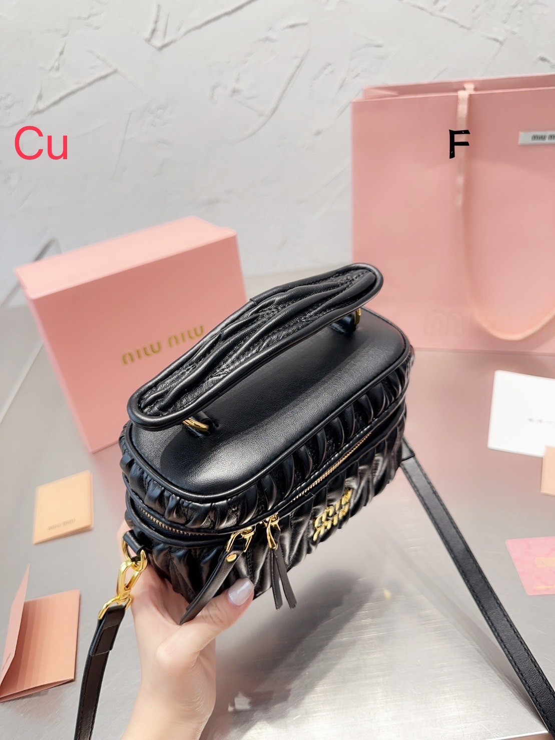 MIU MIU Matelasse nappa leather shoulder bag / MIU MIU BAG พร้อมส่ง 4 สี กระเป๋าสะพายทรงกล่อง ให้ความละมุม ลุคคุณหนูน่ารักสุดๆ คะ