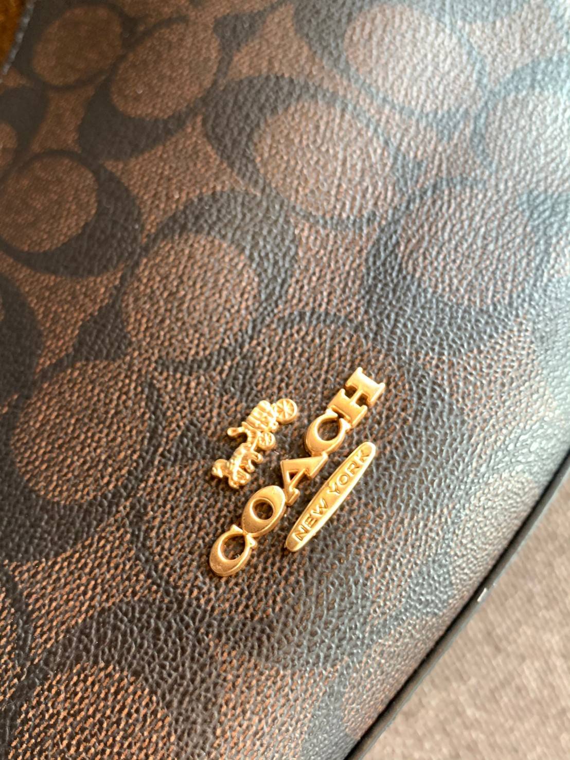 COACH KLEO HOBO BAG ((C7257//C6809//C6807)) พร้อมส่ง คุณภาพเกินเบอร์เลยจ้าา จำนวนจำกัด! กระเป๋าคล้องไหล่หรือสะพายข้างได้ Hobo รุ่นใหม่ล่าสุด ดีไซด์รูปทรงให้ดูเรียลขึ้น หนังแท้นิ่มสวย เปิดปิดกระเป๋าแบบซิปมีหนังห้อยลงมา ภายในกระเป๋าสามารถใส่กระเป๋าเงินใบยาว