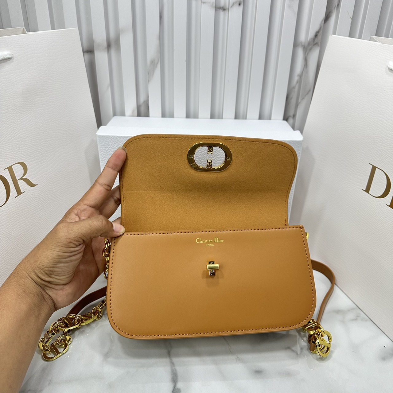 DIOR 30 Montaigne Avenue Bag Box Leather Bag กระเป๋าสะพายรูปดีไซน์สุดคลาสสิกและสง่างาม หรูหราตามเอกลักษณ์แบรนด์ เกรดท็อปไฮเอน 1:1 ใช้งานต่างประเทศได้