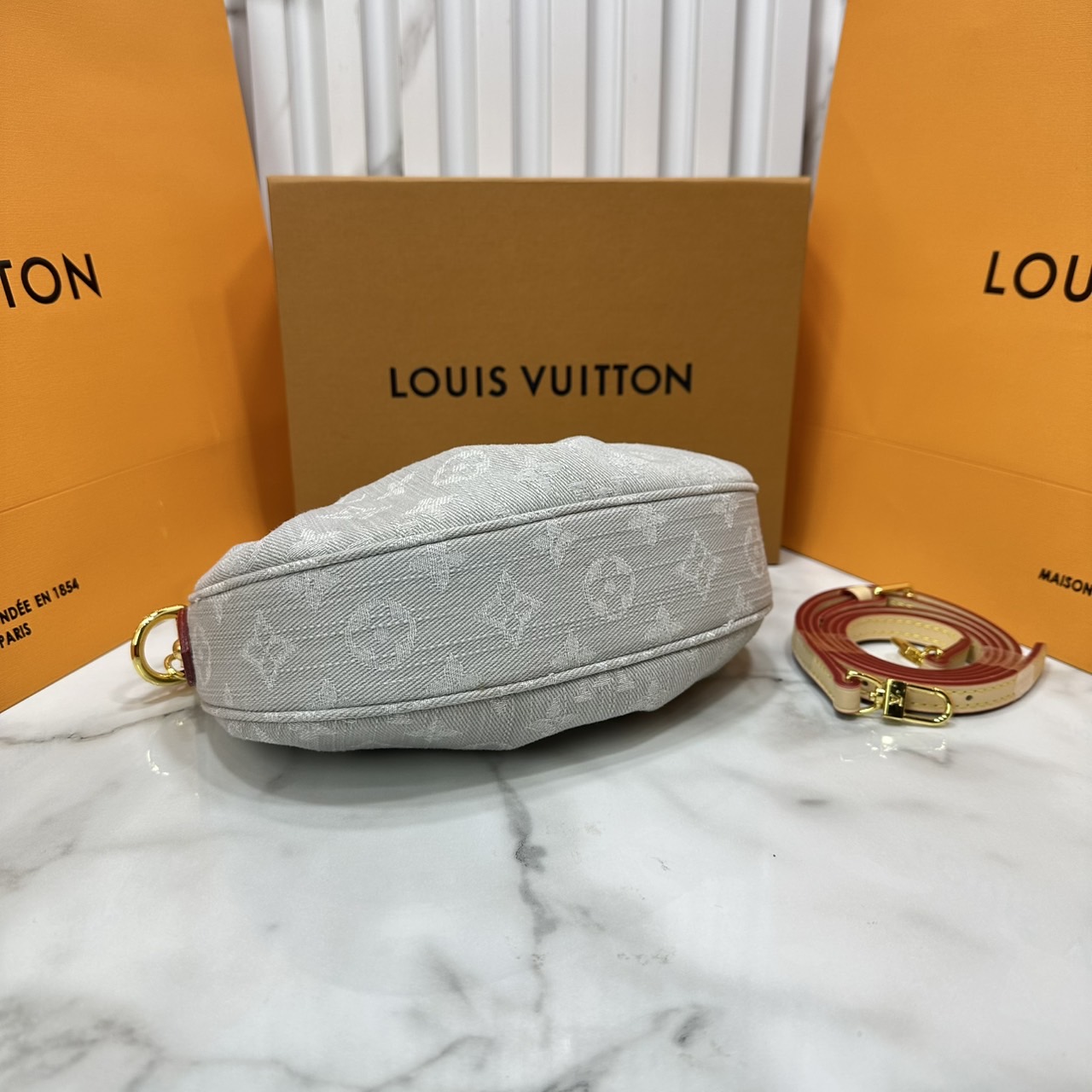 ORI หนังแท้ | LV Pochette Valley bag Grey Denim / LV Hobo Bag กระเป๋าสะพายทรงโฮโบ ปรับลุคใหม่ด้วย Monogram Denim นำเสนอดีไซน์คลาสสิกสไตล์ร่วมสมัย