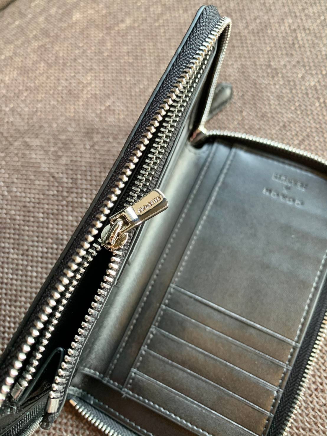 ทั้งสวย ทั้งน่ารัก อดใจไม่อยู่จ้าา💋COACH X PEANUTS MEDIUM ID ZIP WALLET WITH SNOOPY PRINT ((C4123)) 📣พร้อมส่งค่ะ! กระเป๋าเงินใบกลาง ขนาดพอดีๆ 🔺ตัวกระเป๋าทั้งใบปริ้นลายการ์ตูนSnoopy ดูซุกซน น่ารักมากๆค่ะ