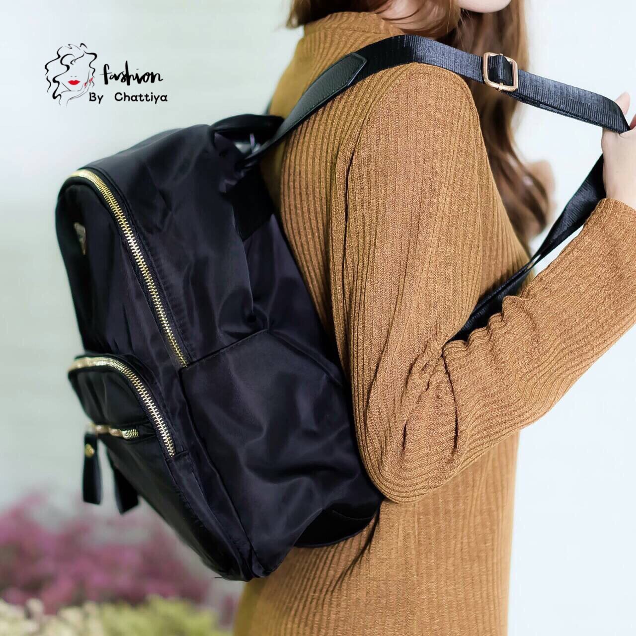 Prada nylon backpack fashion bag by Chattiya Brand:Prada Detail:รอบนี้จัดหนักสำหรับเป้รับซัมเมอร์ จัดมาให้เลือกหลายแบบ ใบนี้ก็เช่นกันเพิ่มความจุและเพิ่มช่องให้สำหรับคนมีของ ต้องจัดเต็ม ตัวกป.เป็น nylon เนื้อดี กันน้ำได้ซิปกว้างทั้ง 3 ช่องแบ่งให้ไม่ต้องถาม