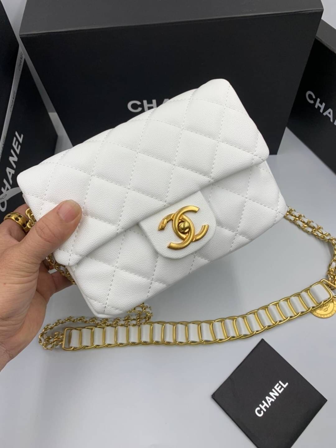 หนังแท้ VIP GIFT CHANEL Small Black Quilted Caviar Classic Flap Coin Charm Soul Chain คอลเลคชั่นใหม่ล่าสุดเลยค่ะ สายสะพายเก๋มาก ห้อย charm วงกลมสีทอง หนังคาเวียสีดำขนาด 8.5” ใส่ iPhone ได้ทุกรุ่นใส่ได้สบายๆ เลยค่ะ รุ่นใหม่เริ่ดมากจ้า
