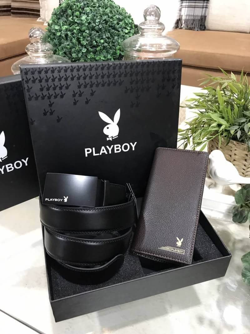 PLAYBOY LEATHER BELT & LONG WALLET VALUE PACK Limited Edition จาก Playboy เซทนี้สุดคุ้มค่ะได้ทั้งเข็มขัดและกระเป๋าสตางค์ใบยาวแบบใส่มือถือได้ มีช่องใส่รูป ช่องใส่บัตร ช่องใส่ธนบัตร แบงก์พัน ช่องซิปใส่เหรียญ แยกเป็นสัดส่วน พร้อมกล่องแบรนด์สามารถมอบเป็นของขว