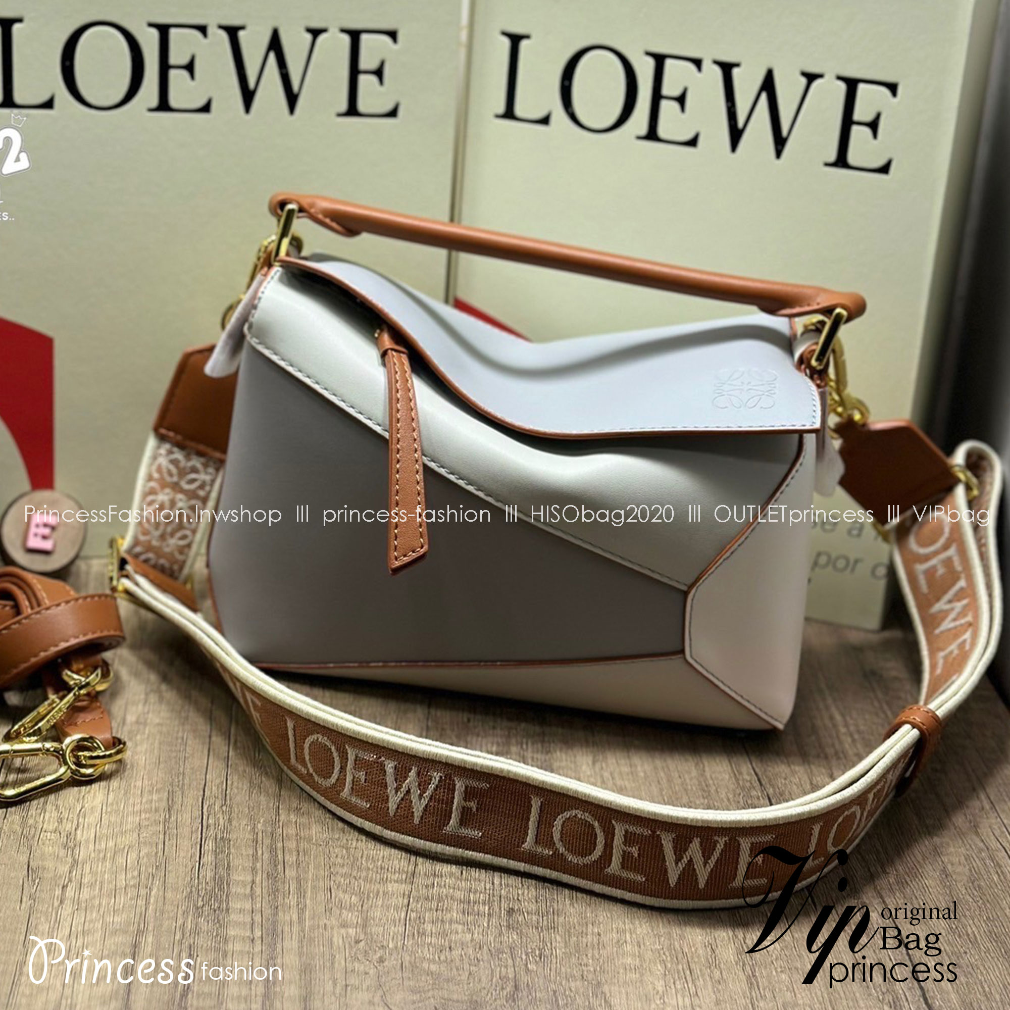 LOEWE Puzzle bag กระเป๋าสะพายแบรนด์หรู ทรงคล้ายลูกลักบี้ มาพร้อมสายยาวผ้าแจ็คการ์ด สวยงามมากค่ะ เกรดออริ ใช้งานต่างประเทศได้