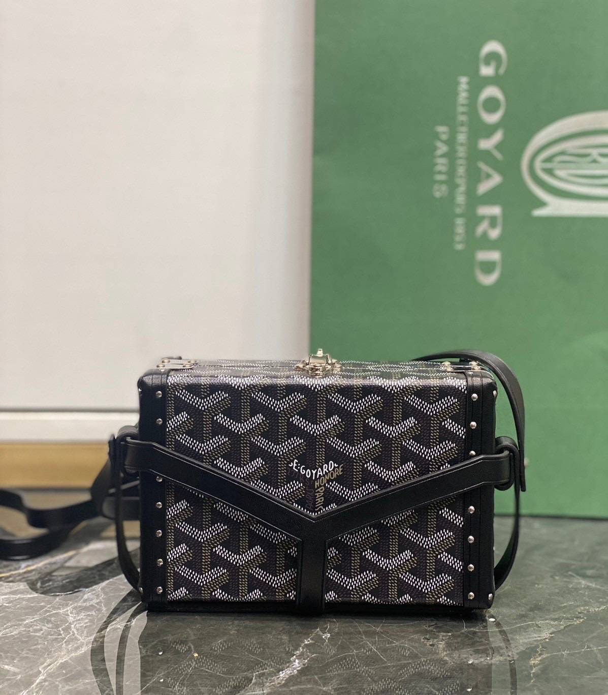 ORI หนังแท้ | Goyard Minaudière Trunk Bag กระเป๋าสะพายทรงแมสเซ็นเจอร์ เป็นคลัตช์ได้ในใบเดียว น้ำหนักเบา ทรงกล่องดีไซน์ใช้งานง่าย สวยหรู