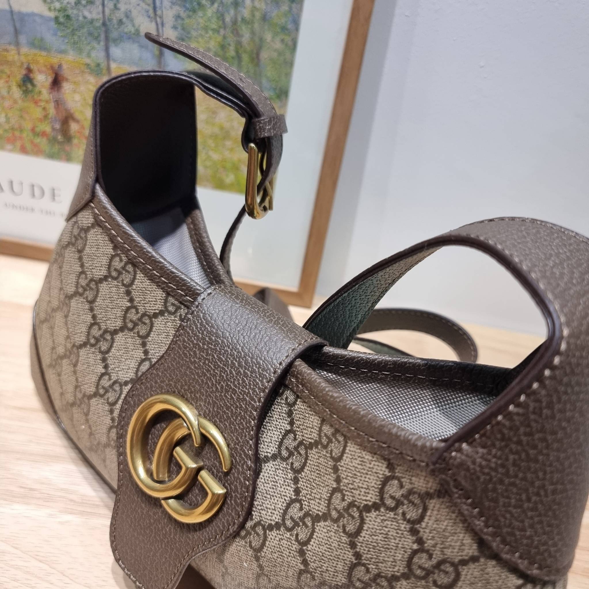 GUCCI Aphrodite small shoulder bag / GG shoulder bag / GUCCI BAG พร้อมส่งที่ไทย กระเป๋าสะพายไหล่ รูปทรงเก๋ ผสานดีไซน์ของความคลาสสิคได้อย่างลงตัว