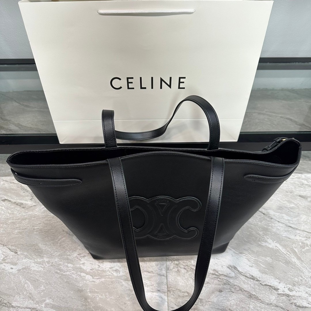 CELINE MEDIUM CABAS ANAÏS CUIR TRIOMPHE in Grained / Celine Tote Bag กระเป๋าสะพายทรงโท้ท ใบใหญ่จะสัมภาระได้เยอะ สวยคลาสสิค เกรดออริ 1:1