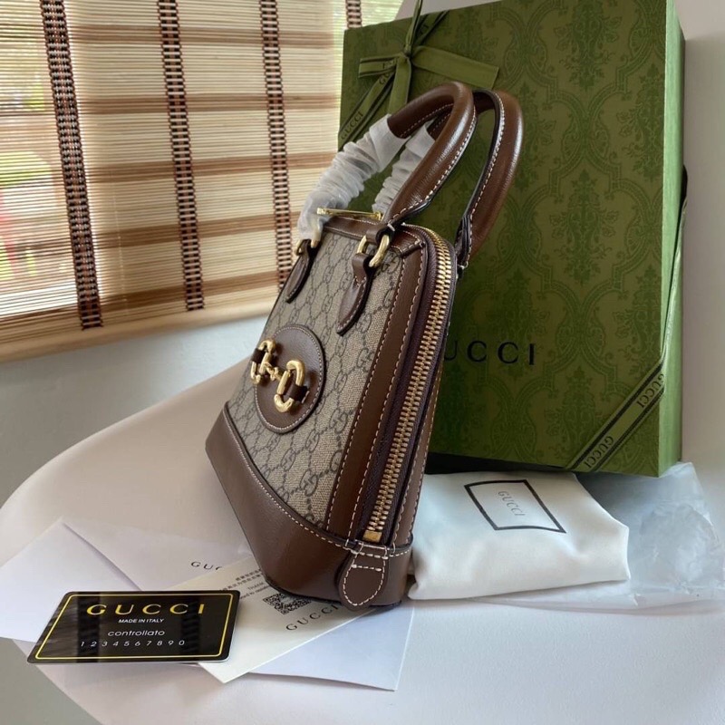 Gucci Horsebit 1955 mini top handle bag / Gucci Horsebit 1955 mini Tote bag กระเป๋าสะพายกุชชี่ รุ่นใหม่ สีใหม่ งานซิปคู่อะไหล่สีทอง มาพร้อมสายสะพายยาวถอดออกถือได้ งานสวยเป๊ะ ปั๊มทุกจุด ราคาสุดคุ้ม ภาพถ่ายจากงานขายจริง ใช้งานต่างประเทศได้