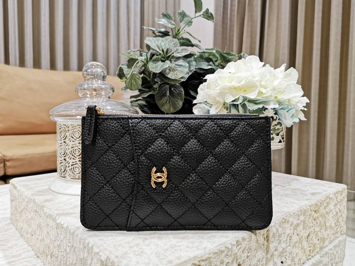 พรีเมี่ยมกิ๊ฟแท้ 100% 】Chanel Clutch Bag Gift With Purchase (GWP) กระเป๋าคลัชหรือกระเป๋าสตางค์ GWP จาก Chanel Cosmetic Counter วัสดุหนังคาเวียร์สวยหรูเปิดปิดด้วยซิปสะดวกใช้
