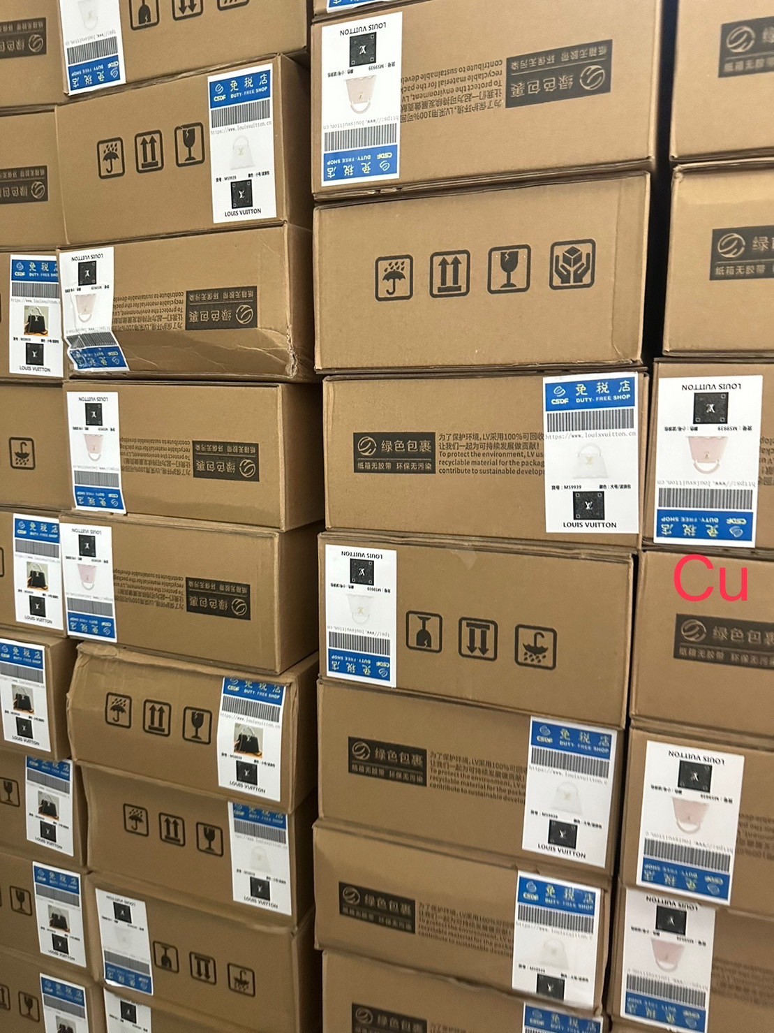 พร้อมส่ง 3 สี 🥂 LV Capucines Top Handle Bag / LV Makes Waves With Its New Capucines แบบใหม่แบบสับ น่ารักมากเว่อร์ ฐานกระเป๋าดีไซน์เวฟ โค้งน่ารัก