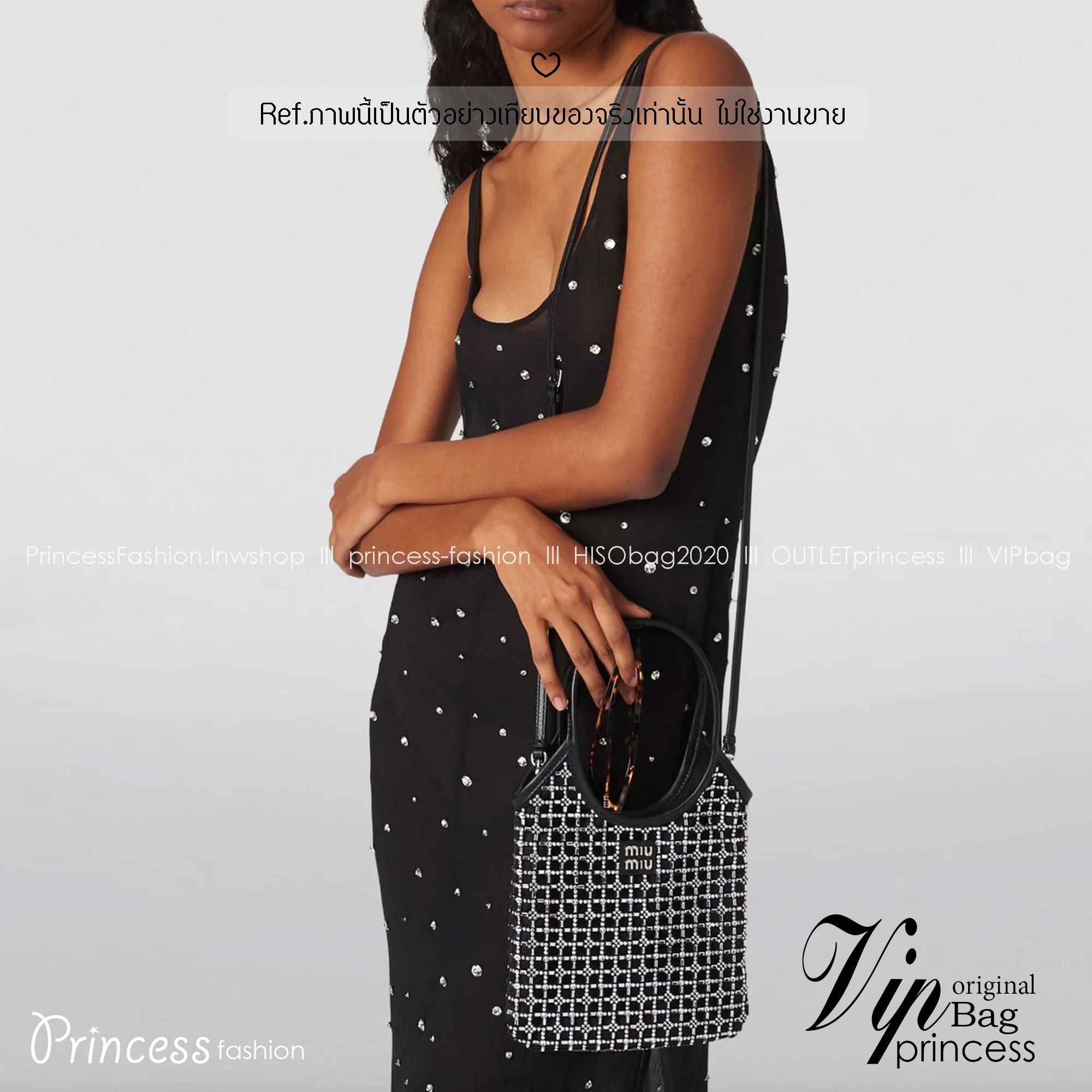 MIU MIU small crystals net tote bag กระเป๋าทรงโท้ทไซส์เล็ก น่ารัก สุดคิ้วประดับคริสตัลสวยงามที่สุด เอาใจสาวๆ สายหวาน ไอเท็มใหม่รีบมีใช้ก่อนใคร สวยก่อนใครได้แล้วน้า