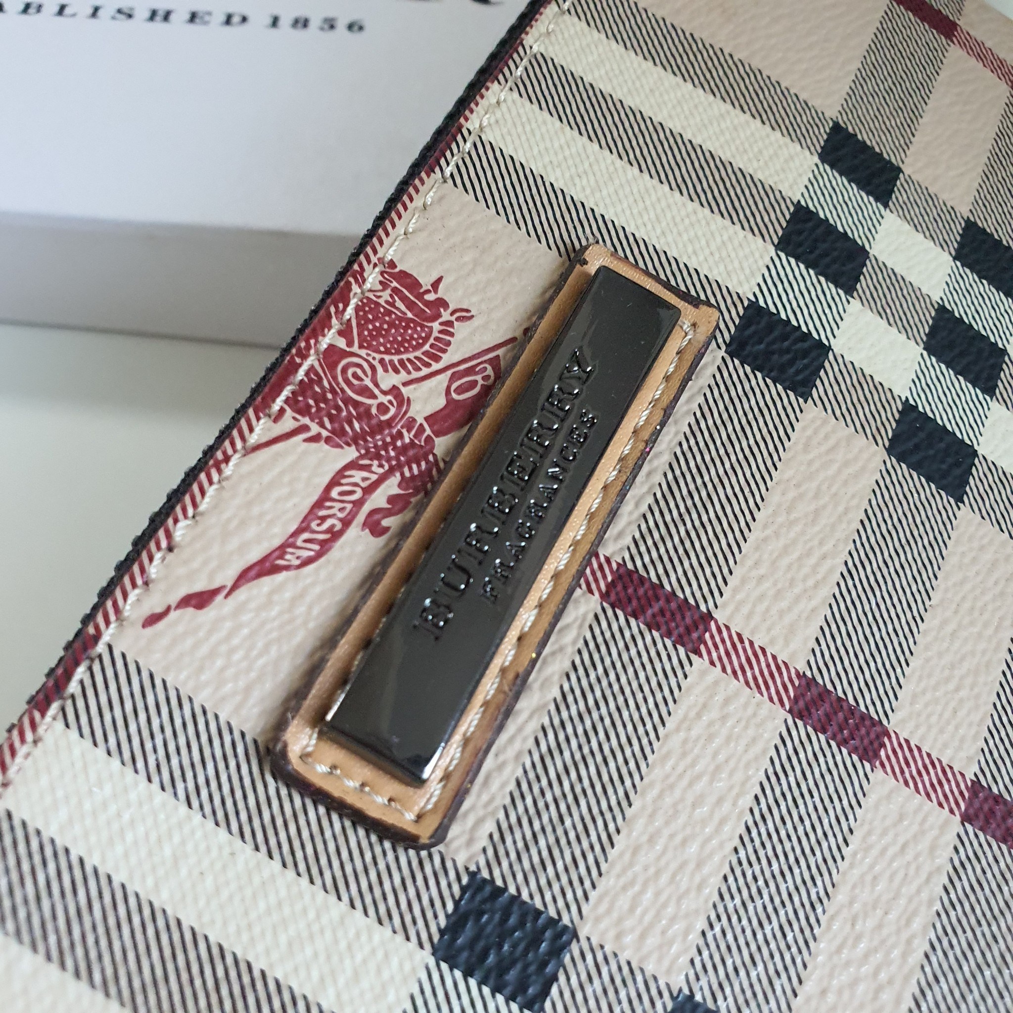 BURBERRY FRAGRANCES WRISTLET VIP Gift With Purchase Limited Edition พรีเมี่ยมกิ๊ฟของเเท้จากเคาน์เตอร์น้ำหอม