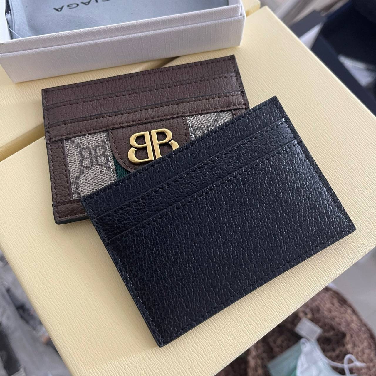 หนังแท้ Gucci X Balenciaga Card Holder The Hacker Project มาแล้วจ้า ฮิตมาก อย่าตกเทรนน้าา ใช้ได้ทั้งหญิงชาย งานหนังแท้สวยมากค่ะ ยิ่งใช้หนังยิ่งสวย พร้อมส่งที่ไทย ภาพสินค้าถ่ายจากงานขายจริง ใช้งานต่างประเทศได้