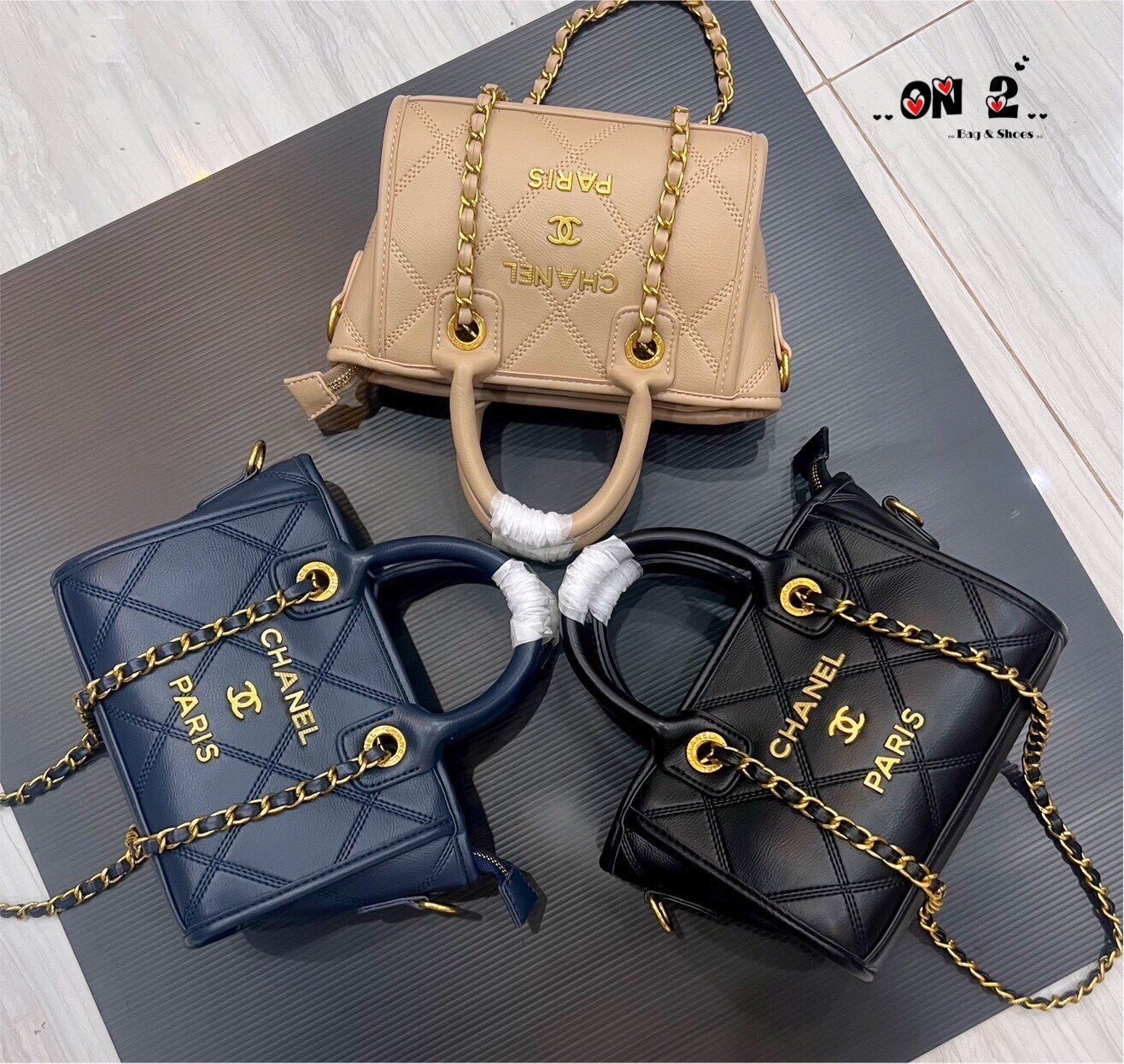 Chanel tote bag / Chanel Shopping Bag 8" กระเป๋าชาเนลทรงโท้ท หนังนิ่มซับในสีดำปั้มแบรนด์ทุกจุด สายโซ่ดึงปรับความยาวได้ สวยทั้งภายนอกภายในคุ้มค่าราคาจับต้องได้