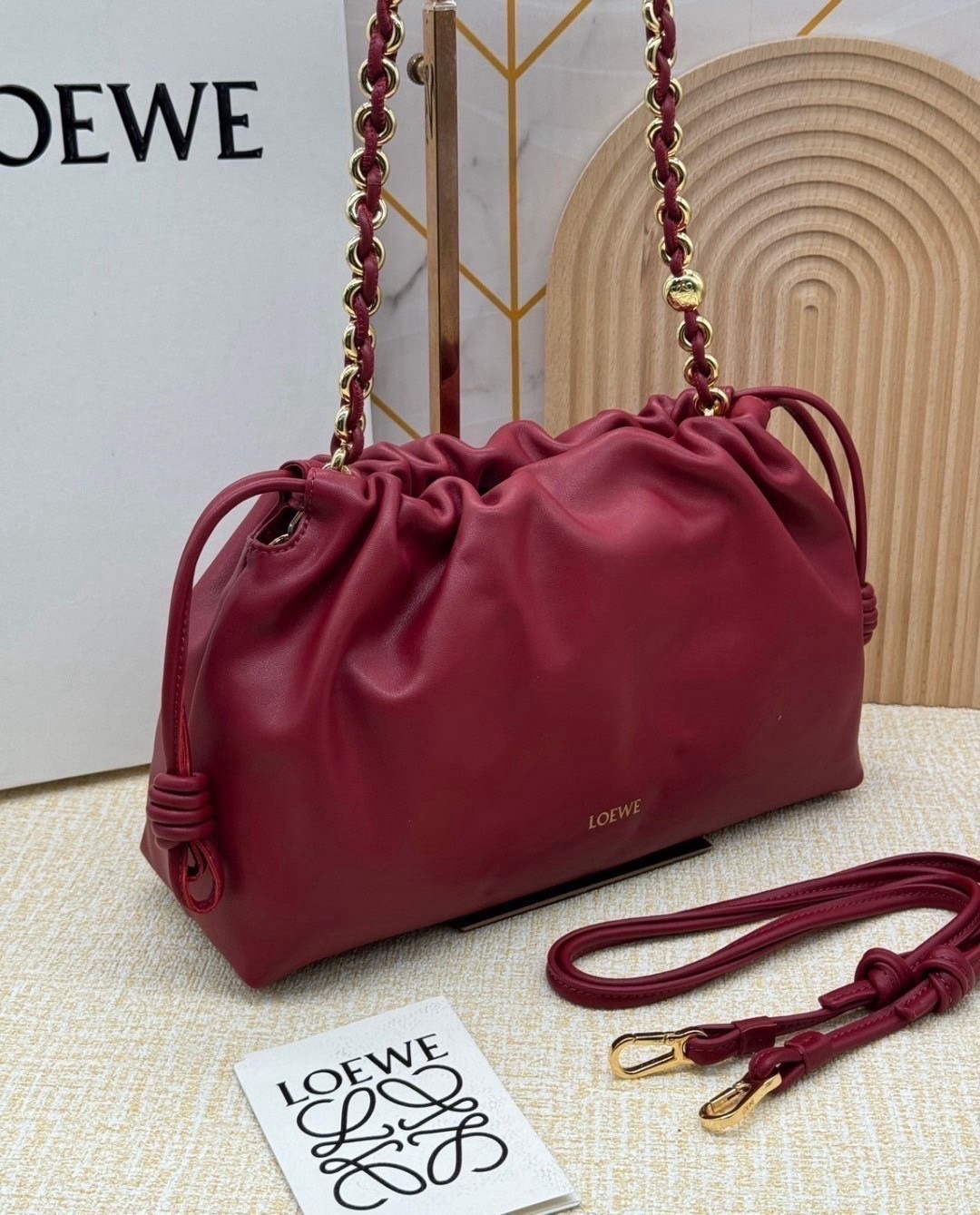 ORI หนังแท้ | Medium Loewe Flamenco purse in mellow nappa leather 30cm กระเป๋าสะพายทรงคลัช เรียบหรูดูแพง เรียบง่ายใช้งานสะดวก หนังแนปป้าให้สัมผัสนุ่มสบายผิว มาพร้อมสายสะพายร้อยห่วงหรูหรา