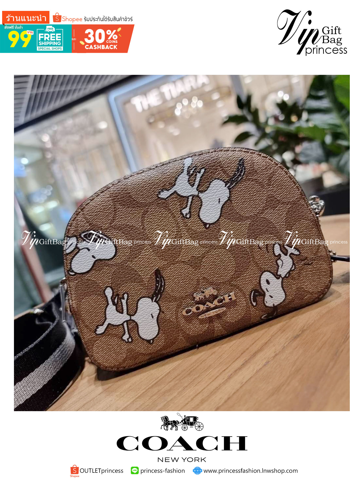 COACH C4590 COACH x PEANUTS MINI SERENA CROSSBODY IN SIGNATURE CANVAS WITH SNOOPY PRINT มาจ้าแม่ มาหนักๆอีกแล้ว กับคอลเลคชั่นที่ขายดี ขายหมด ไม่เคยพอจะขาย!! มินิเซเรนาคอลแลบกับสนูปพีแบบลงตัวที่สุด วัสดุหนังแคนวาสเคลือบลาย เปิด-ปิดด้วยซิป สะดวกใช้ ภายในเป็
