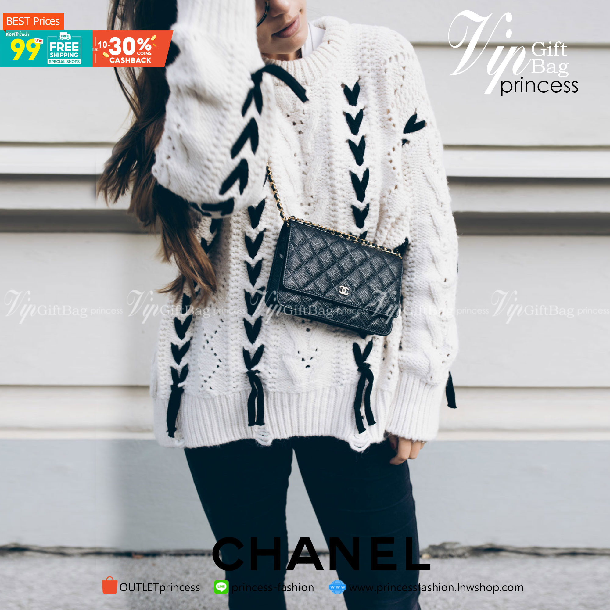 Chanel รุ่น Limited edition วัสดุหนังลายคาเวียร์ เนื้อนุ่ม อยู่ทรงคุณภาพดีตามแบบฉบับของแบรนด์ ขนาดกำลังดี น้ำหนักเบา ด้านหน้ามีโลโก้แบรนด์อะไหล่หรู มีช่องใส่บัตร ใส่ของจุกจิก เปิดปิดด้วยฝาปิดกระดุม ซับในหนัง ตัวจริงสวยมากๆถูกใจรีบจองนะคะ Premium Gift แท้ 