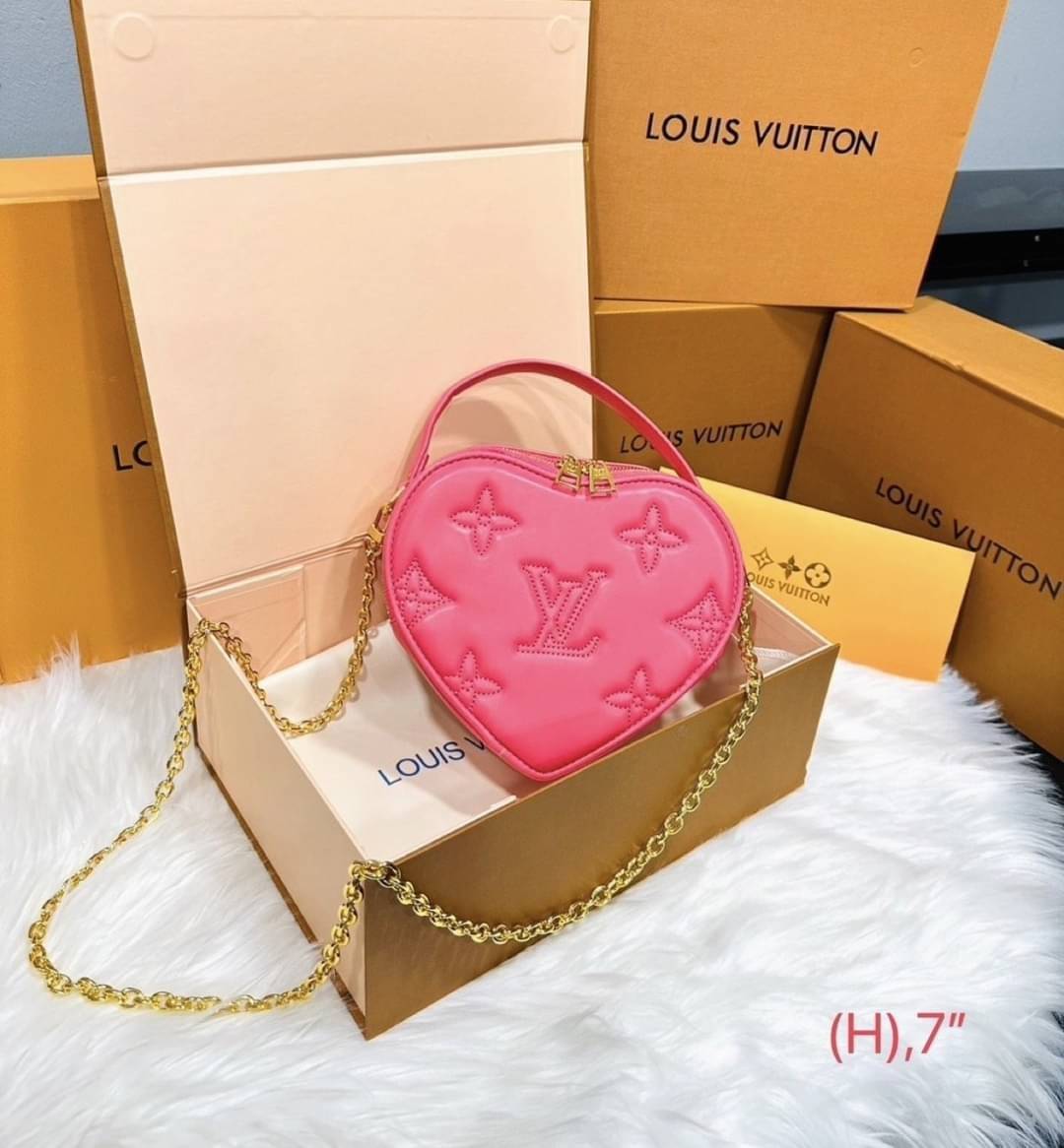 LV Pop My Heart pouch bag สวยมาก มงลงมาก!! กระเป๋าสะพายสุดคิ้วท์ ดีไซน์รูปทรงหัวใจไม่ซ้ำใคร น่ารักทุกสี น่าใช้ไปเลยแม่!!